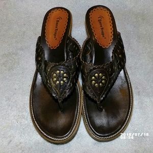 Women's Bare Trap sandals sz 10 summer